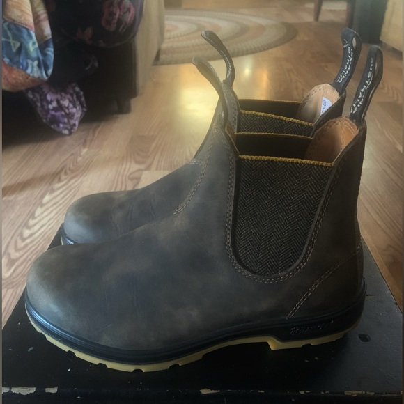Brand New Rustic Brown Blundstone Boots Brand New US 7.5-8 AU/UK 5 1/2. - Picture 4 of 6
